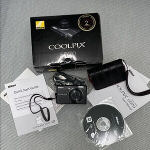 Nikon COOLPIX S570 Camera Set in Black